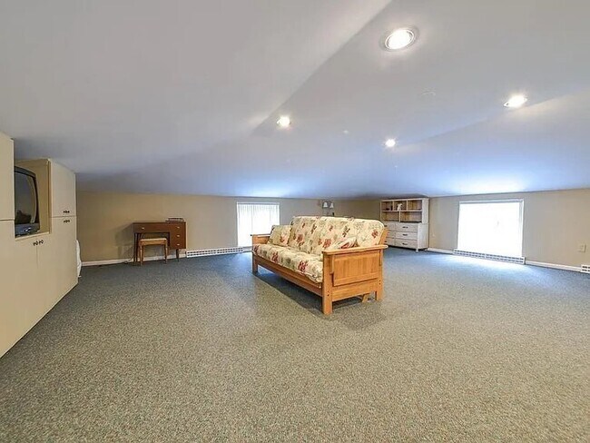 Building Photo - 16 Munnings Dr