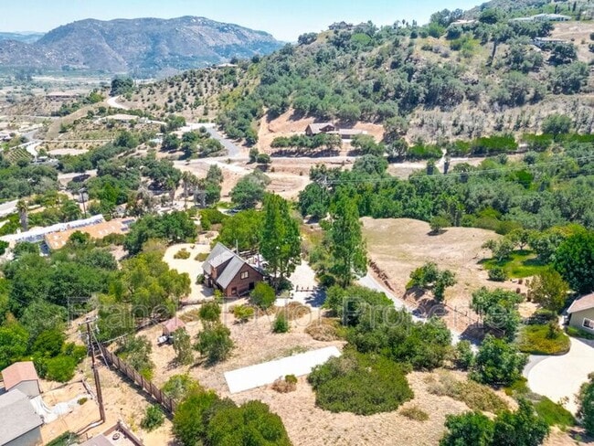 Building Photo - 2689 Daisy Ln