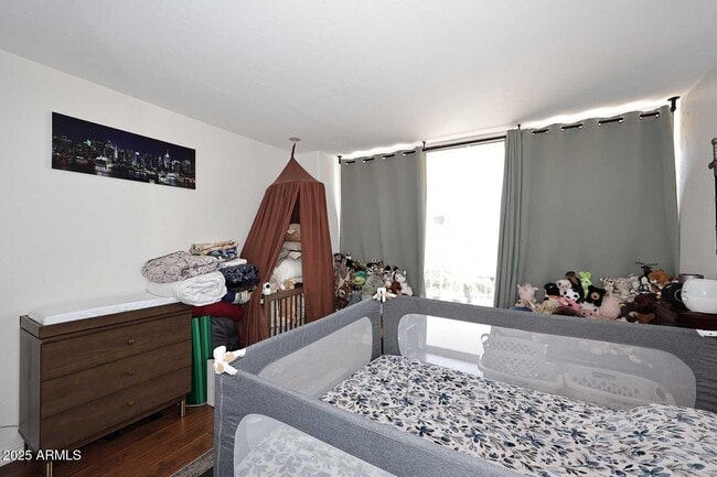 Building Photo - 207 W Clarendon Ave