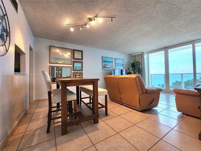 Building Photo - 3505 S Ocean Dr