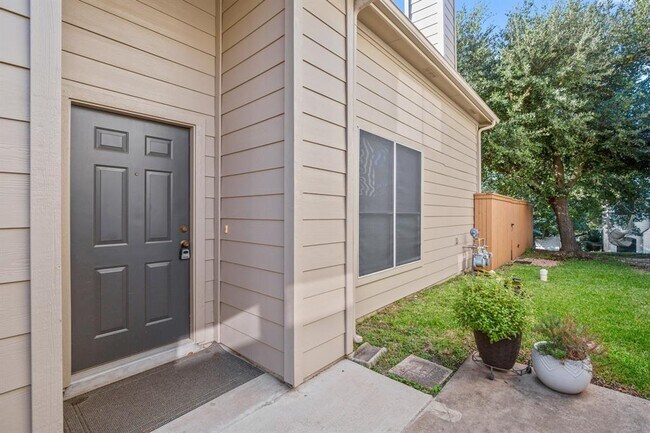 Building Photo - 7500 Shadowridge Run