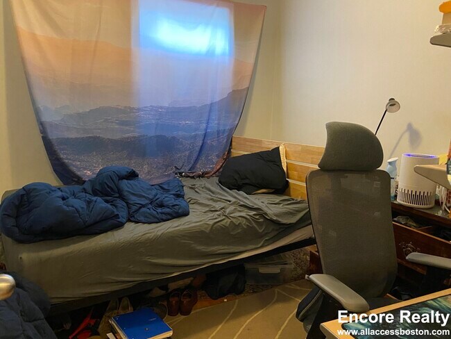 Building Photo - 1089 Beacon St