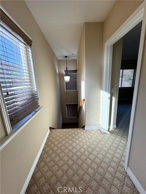 Building Photo - 88 N Roosevelt Ave