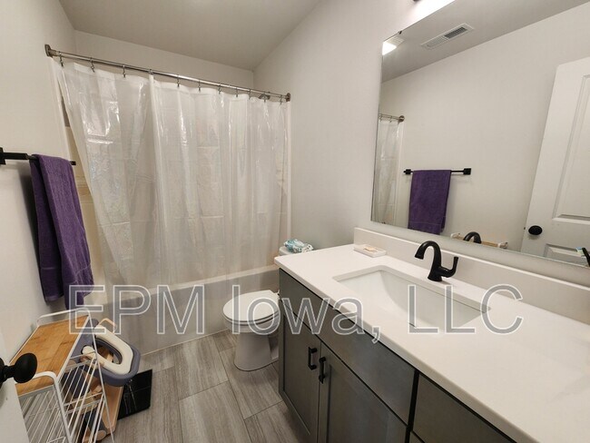 Building Photo - 114 Dogwood Ln