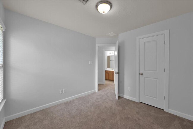 Building Photo - 90 W Montfair Blvd