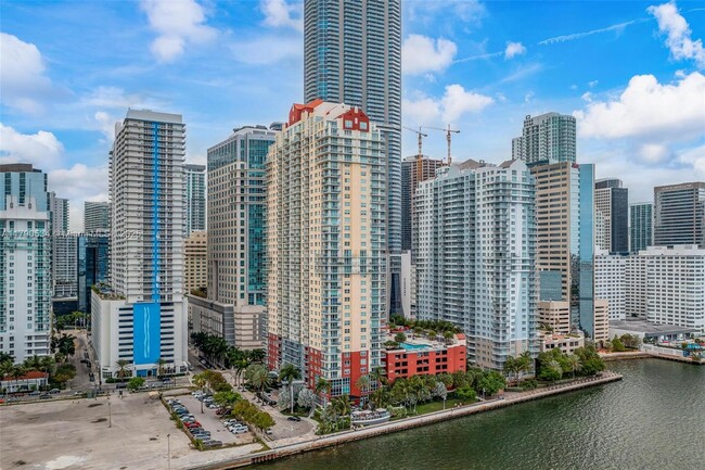 Building Photo - 1155 Brickell Bay Dr