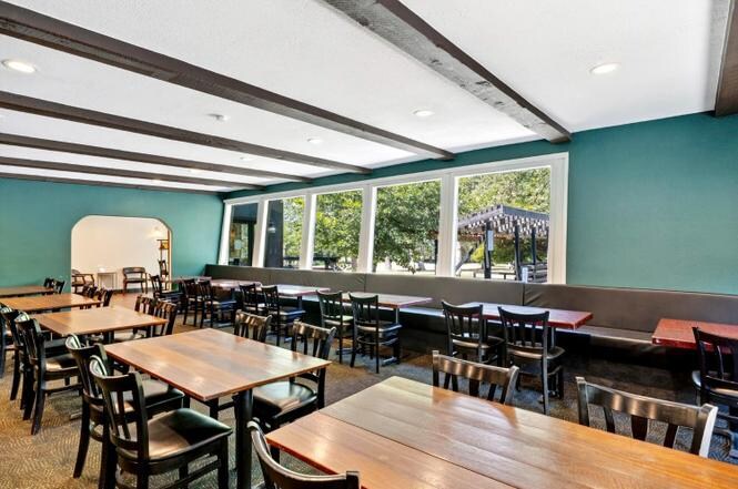 Building Photo - 16451 Golf Rd