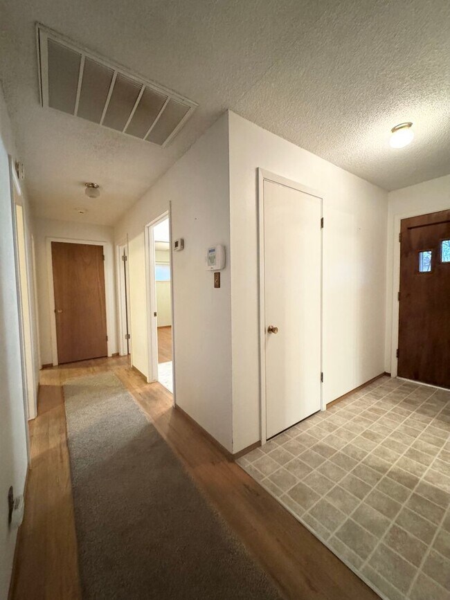 Building Photo - Charming 3-Bedroom Home in the Heart of Redding!