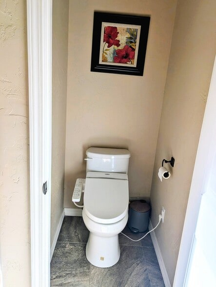 Water closet in master bathroom - 2979 Fairway View Dr