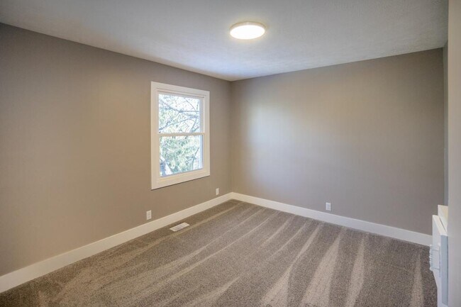 Building Photo - 12713 Ridgeview Cir