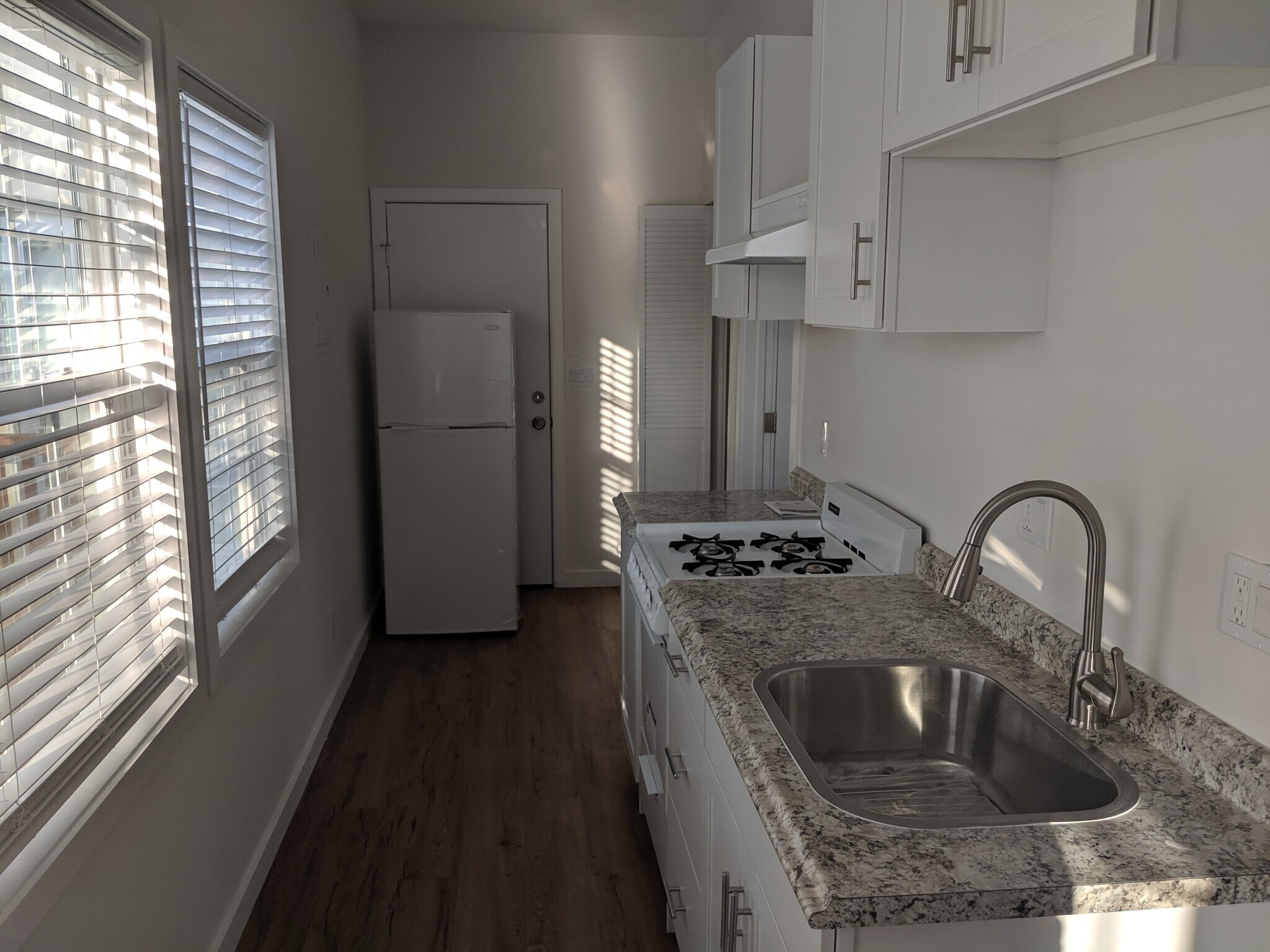 Building Photo - 607 N Formosa Ave