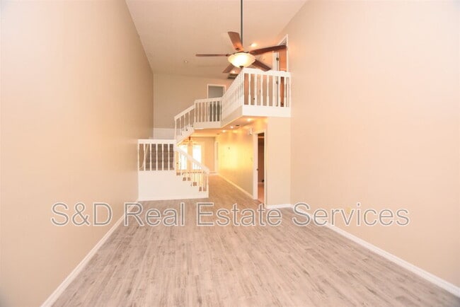 Building Photo - 637 Victoria Square Ln