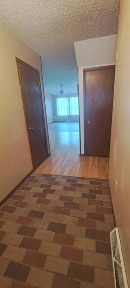 Private Entry - 1248 Dolen Pl