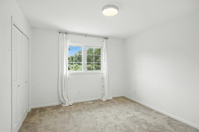 Building Photo - 22 Summerhill Dr