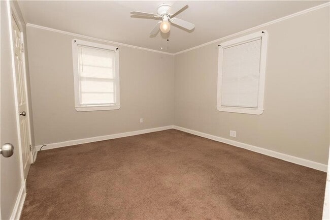 Building Photo - 558 Sunset Dr