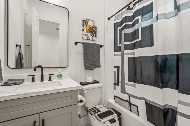 Building Photo - 6528 Weston St