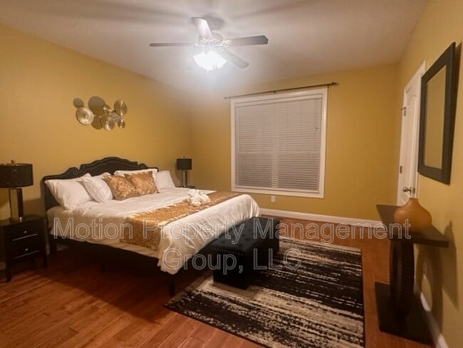 Building Photo - 682 E Mourning Dove Ct