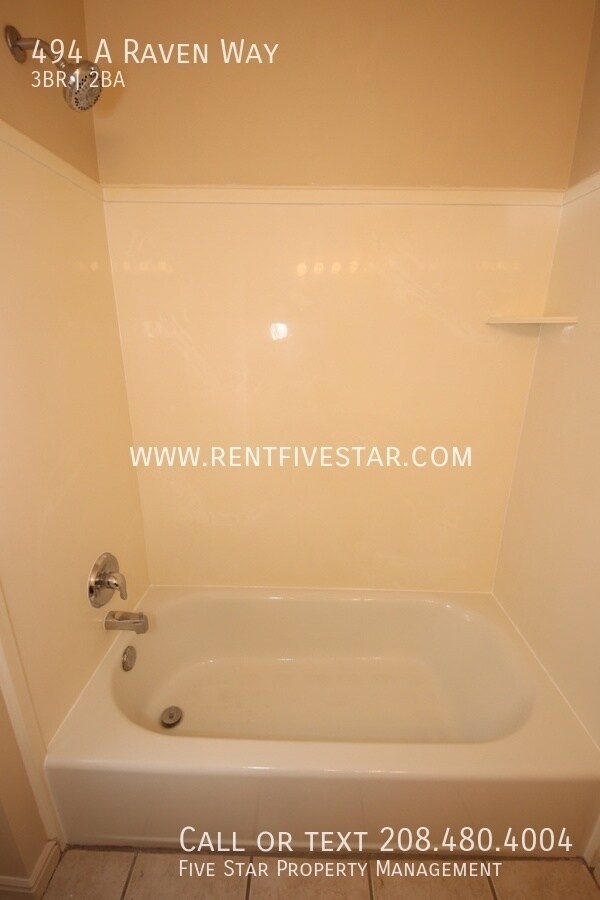 Building Photo - 494 Raven Way