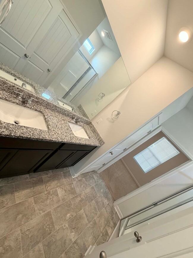 Building Photo - 4341 Maxwell Rd