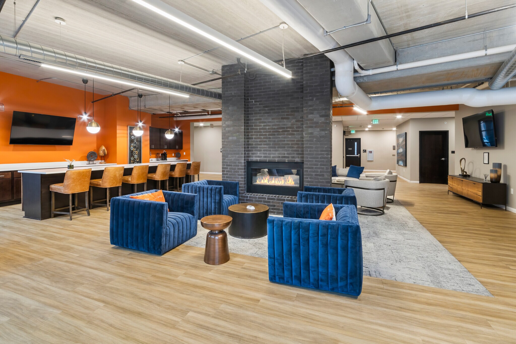 Building Photo - 8041 W Bluemound Rd