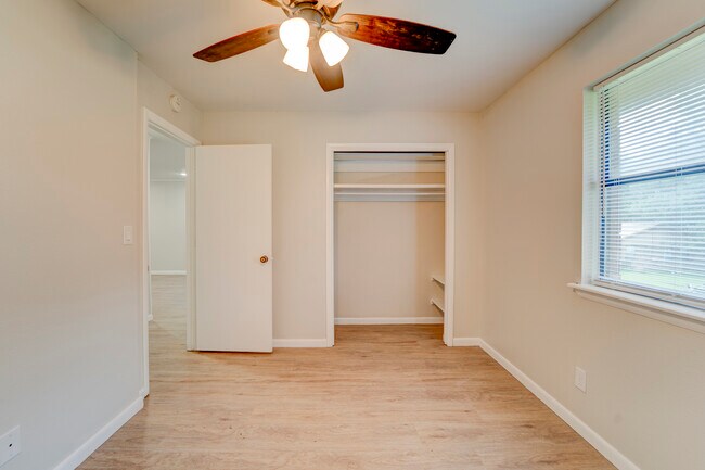 Building Photo - 6461 N Double Springs Rd
