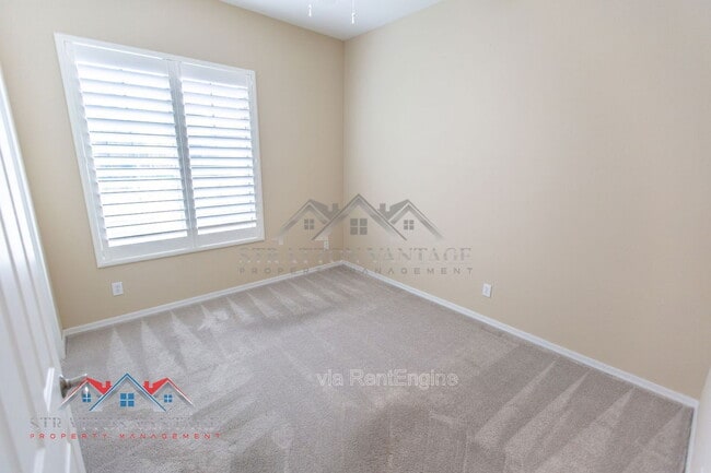 Building Photo - 5908 E Bramble Berry Ln