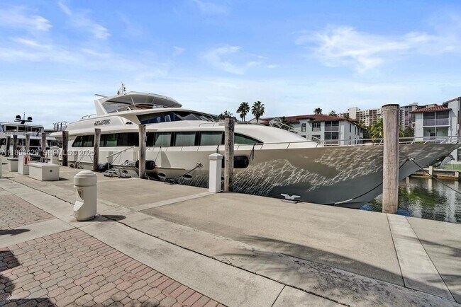 Building Photo - 1516 Island Blvd