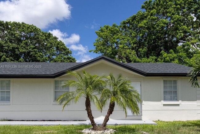 Building Photo - 355 SW 17th Ave