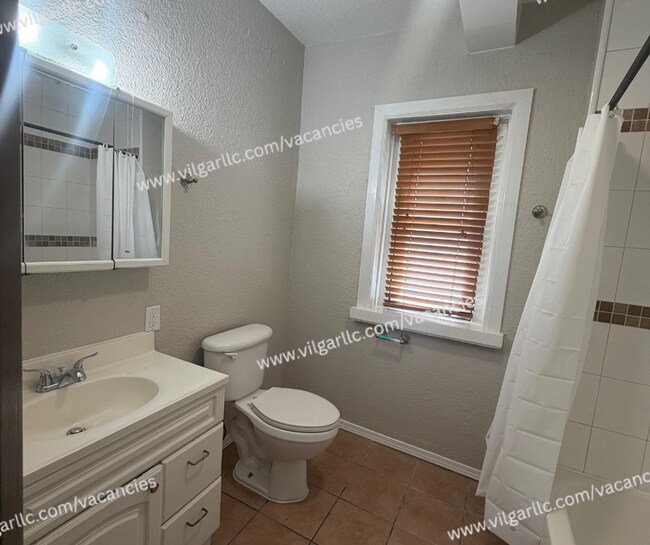 Building Photo - 3713 Hemlock St