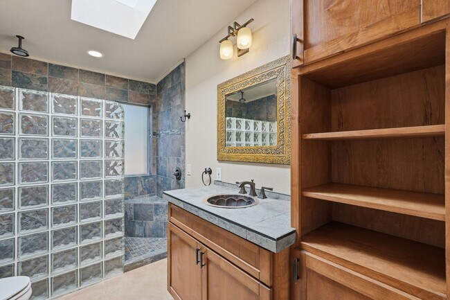 Building Photo - Pending/ Rented - Refined Desert Living in the Catalina Foothills