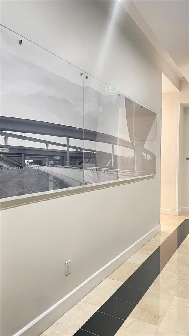 Building Photo - 350 NE 24th St