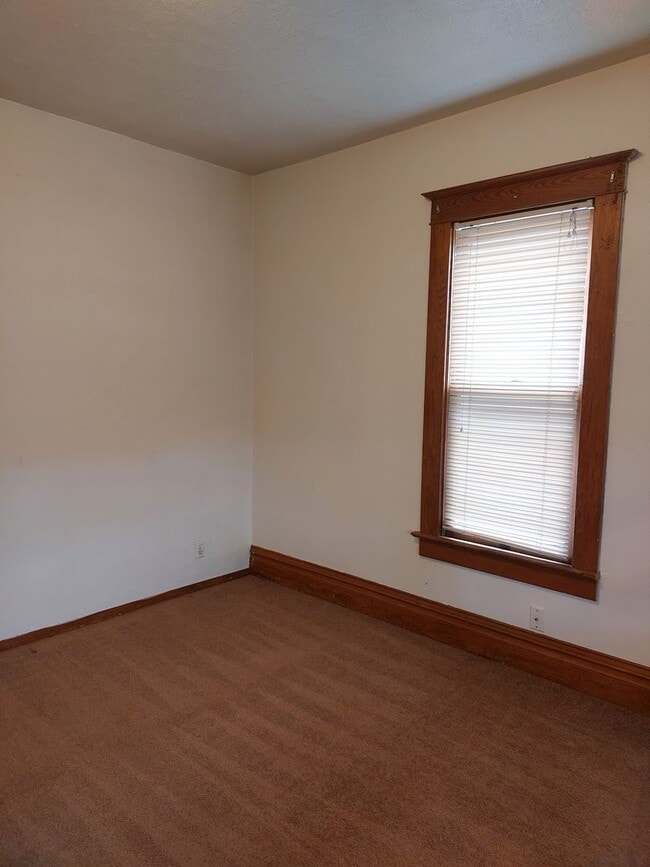 Building Photo - 1610 8th Ave