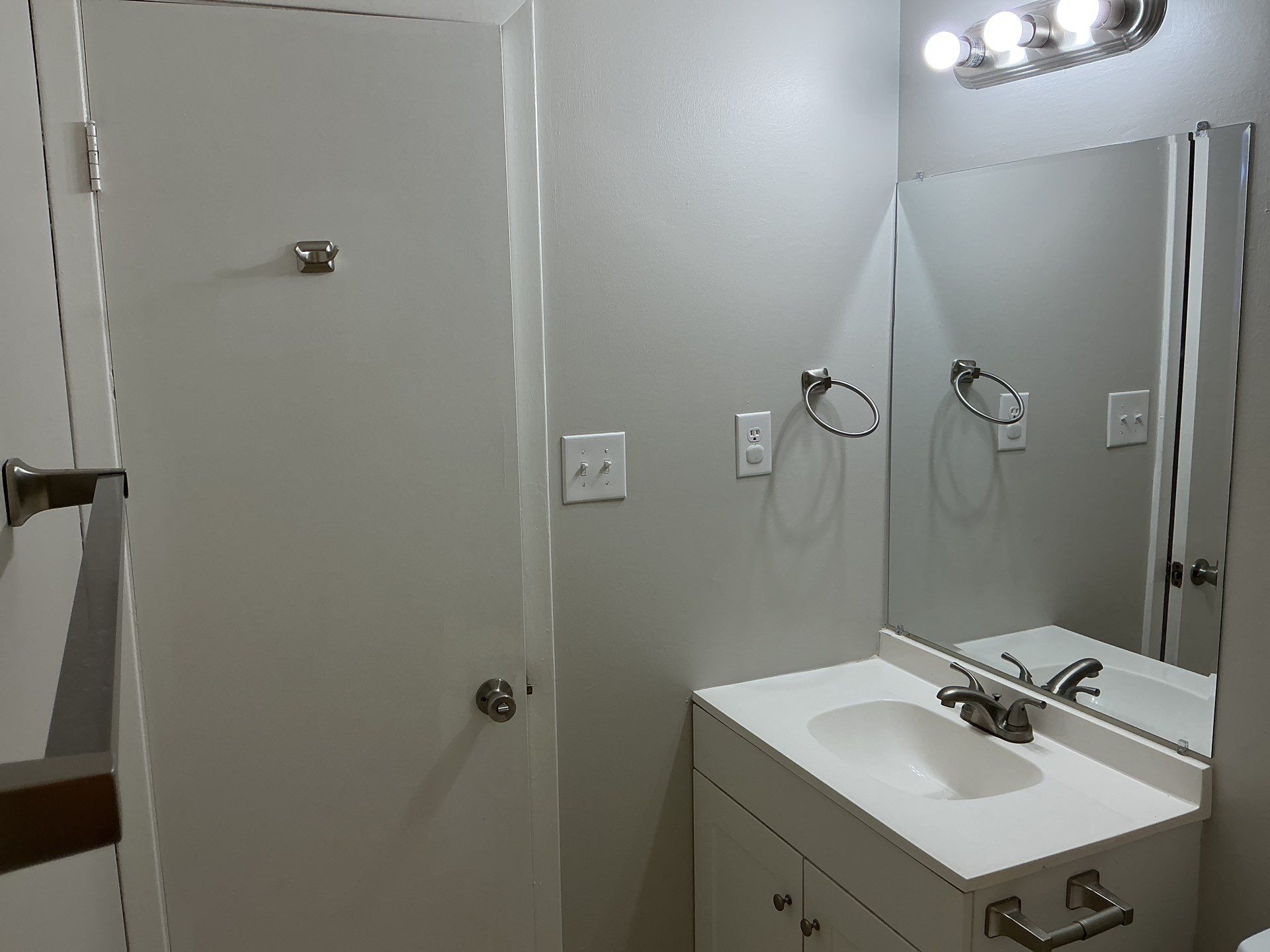 Building Photo - 27 Breezewood Cv