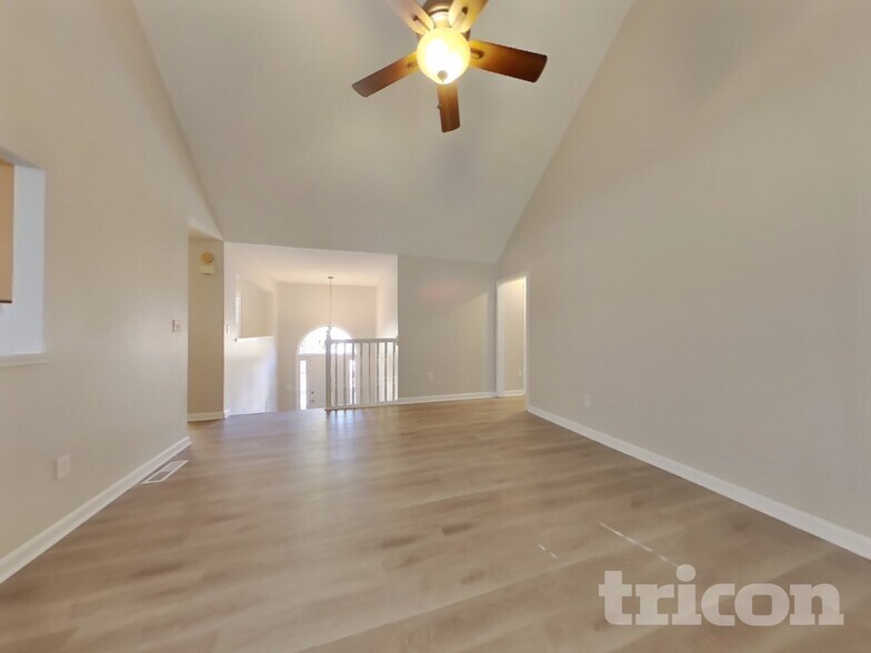 Building Photo - 3350 Slate Dr