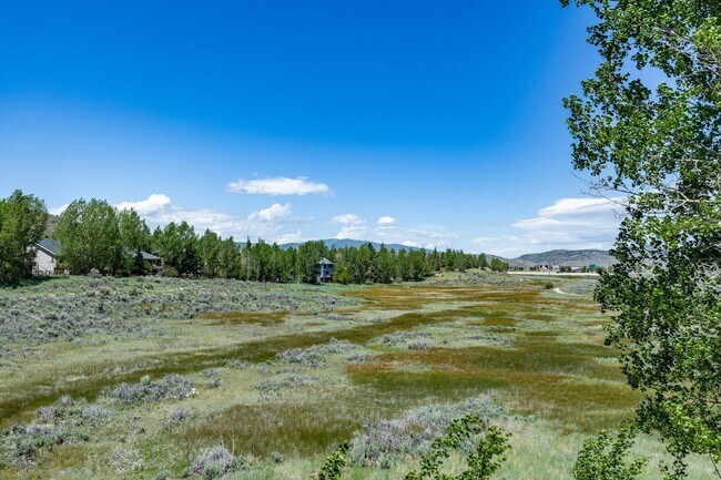 Building Photo - Tranquil Retreat in Trailside