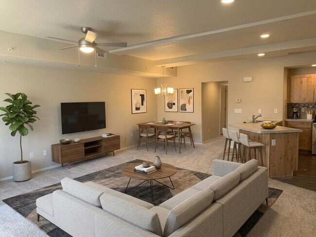 Building Photo - 2 WEEKS FREE! Spacious Townhome!