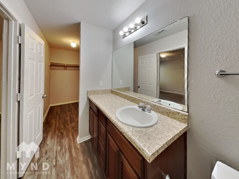 Building Photo - 9176 Pleasant Valley Dr
