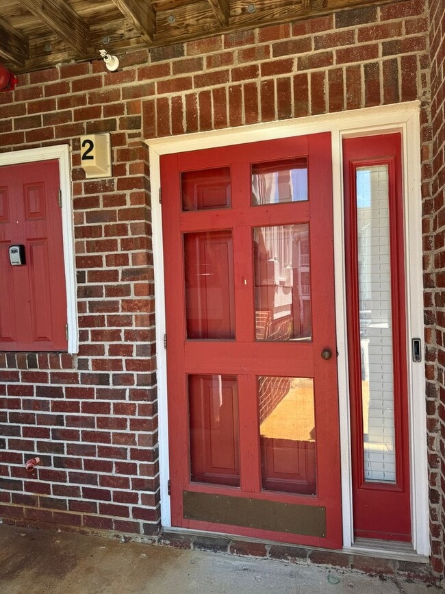 Building Photo - Lovely 2 Bedroom King's Grant Condo