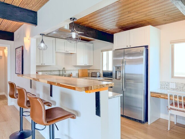 Building Photo - 1327D - The Sea Bum Sanctuary | 2 Bed 2 Ba...