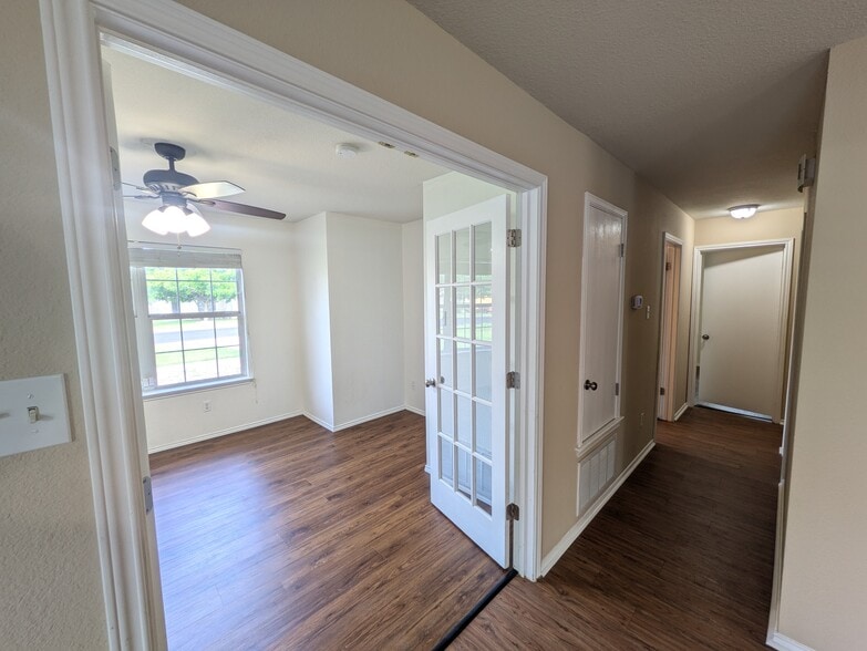 Building Photo - 133 Carolyns Way