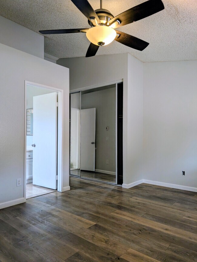 Building Photo - 2524 Plaza Serena Dr