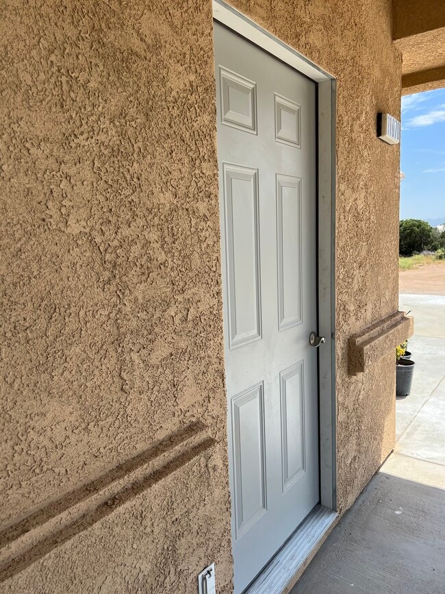 Building Photo - 11070 Densmar Rd