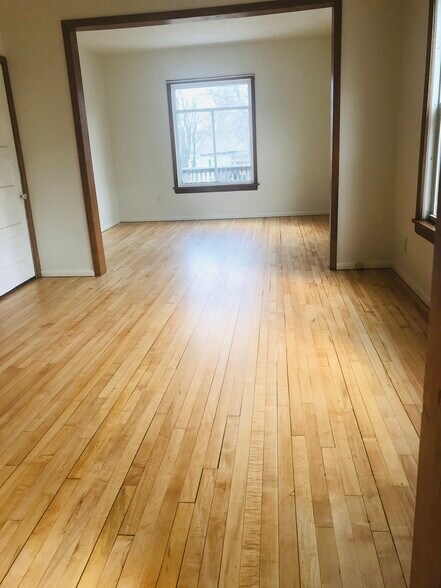 Building Photo - 712 6th St NE