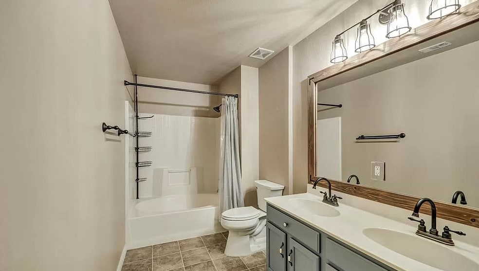 Building Photo - 9000 Eastwood Ave