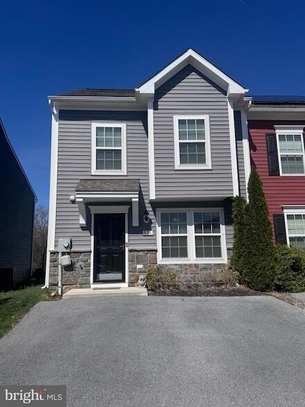 Building Photo - 576 Thumper Dr