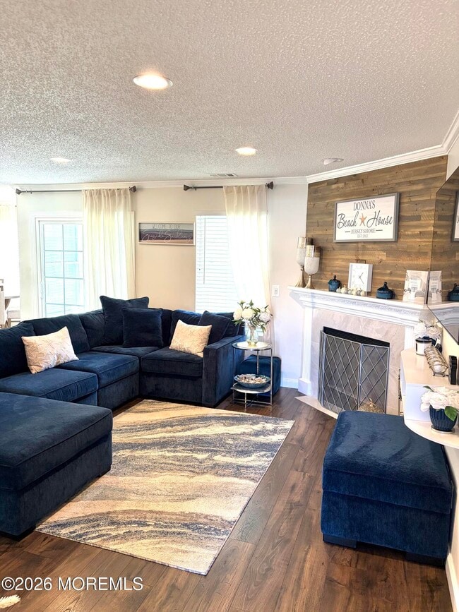 Building Photo - 2111 Waters Edge Dr