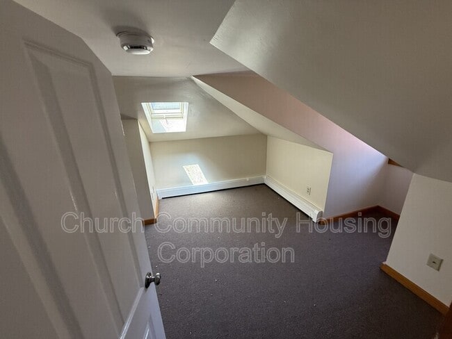 Building Photo - 171 Conanicus Ave