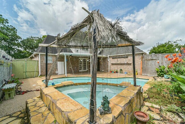 Building Photo - 15738 Fleetwood Oaks Dr