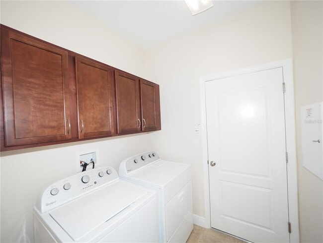 Building Photo - 995 Molly Cir