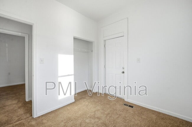 Building Photo - 36 Cedar Ave